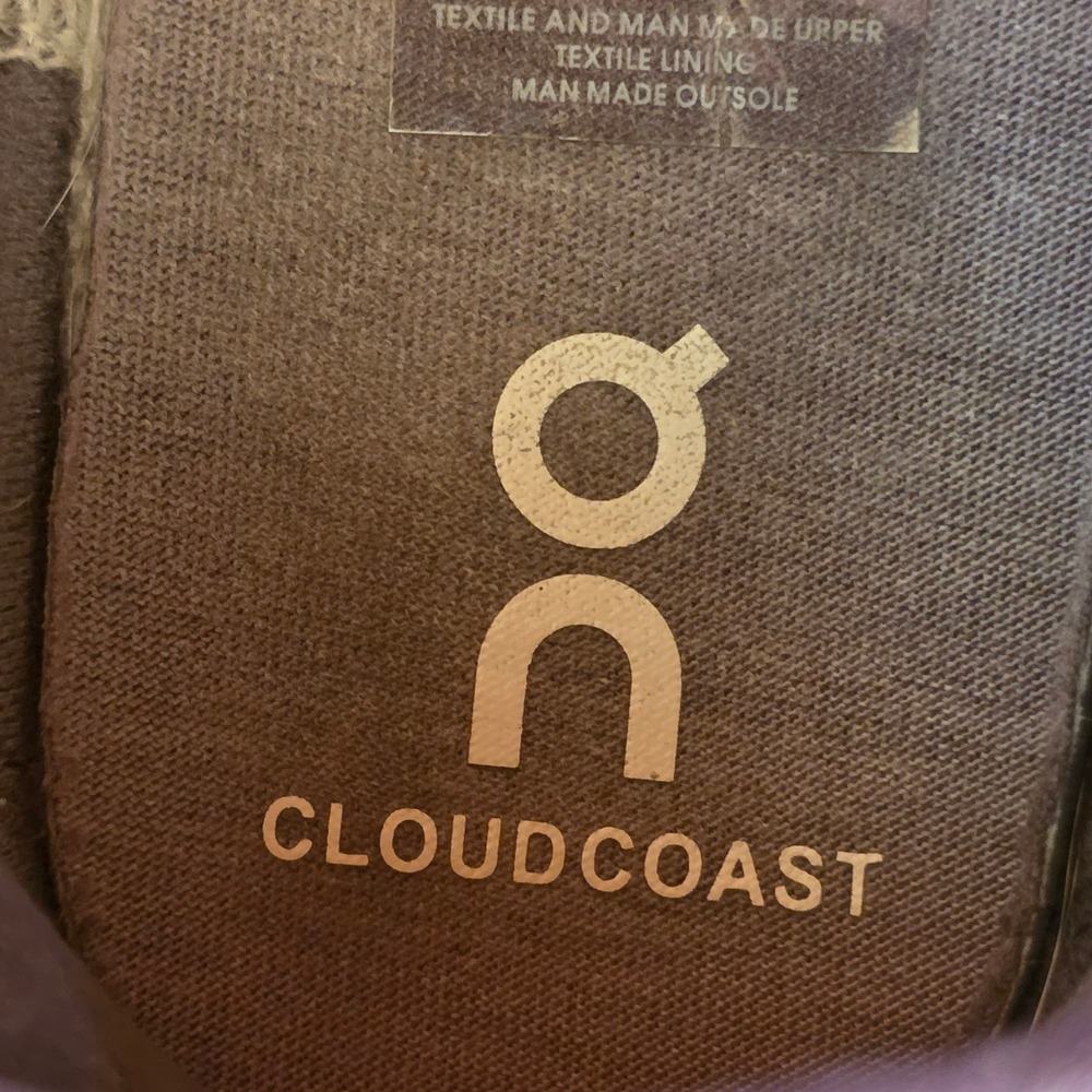 On Cloud 5 Coast Sand Mulberry Size 8.5 Running Shoes Lightweight Round Toe - Picture 7 of 9